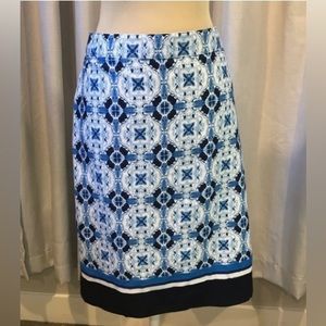 Van Heusen Studio Lined Skirt Straight/Pencil Back Zipper Hook and Eye Closure.